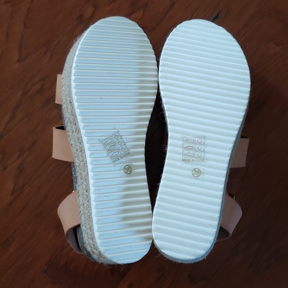 Patrizia by Spring Step Larissa Platform Sandal!! - Picture 4 of 5